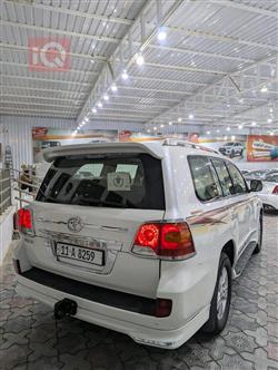 تۆیۆتا لاند کروزەر